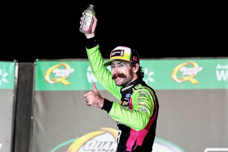 Blaney overcomes brush with wall, takes checkered flag